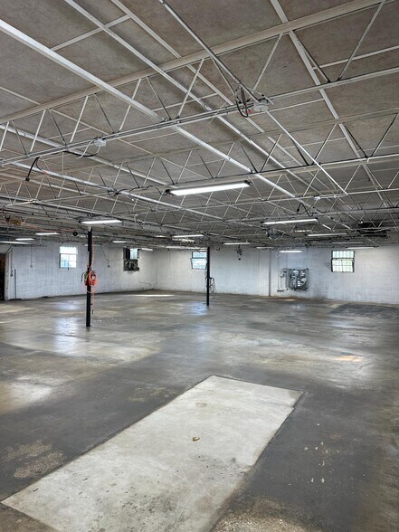 More Photos Of 4868 Victor St, Jacksonville Manufacturing For Sale