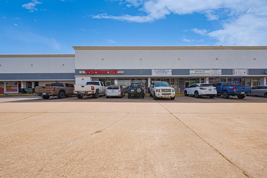 More Photos Of 8002-8138 Boone Rd, Houston Storefront For Sale