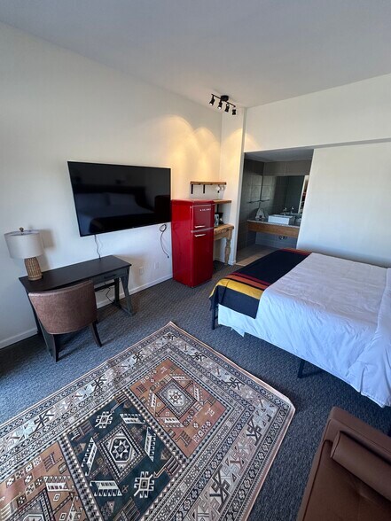 More Photos Of 18088 Highway 395, Lakeview Hospitality For Sale