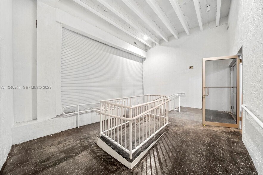 More Photos Of 2585 NW 21st Ter, Miami Warehouse For Lease