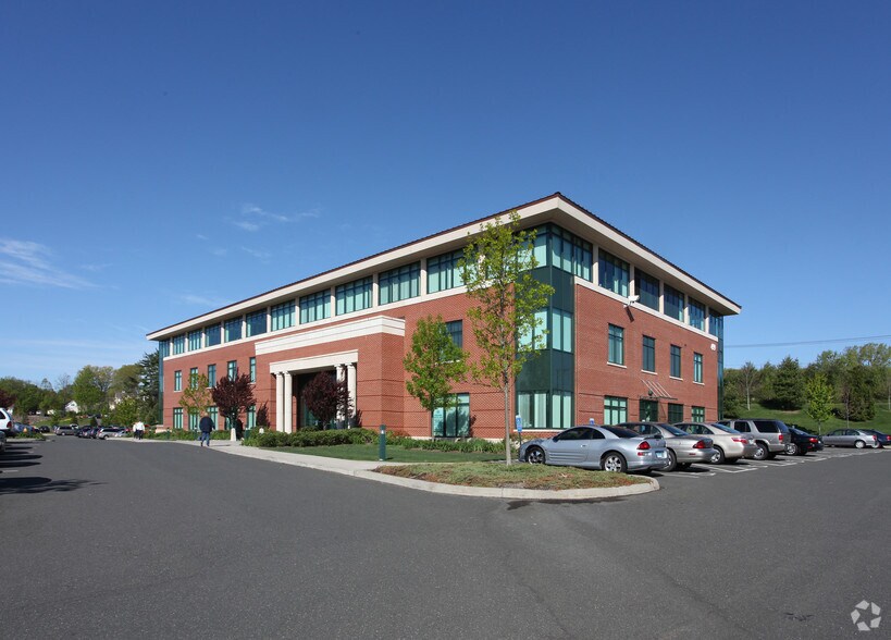 Primary Photo Of 499 Farmington Ave, Farmington Medical For Lease