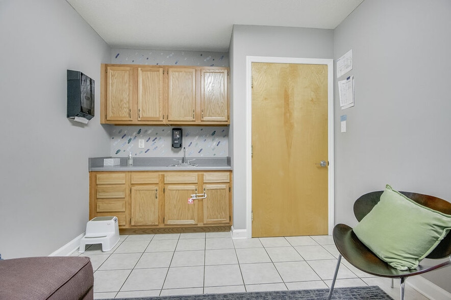 More Photos Of 217-219 Station St, Jacksonville Medical For Sale