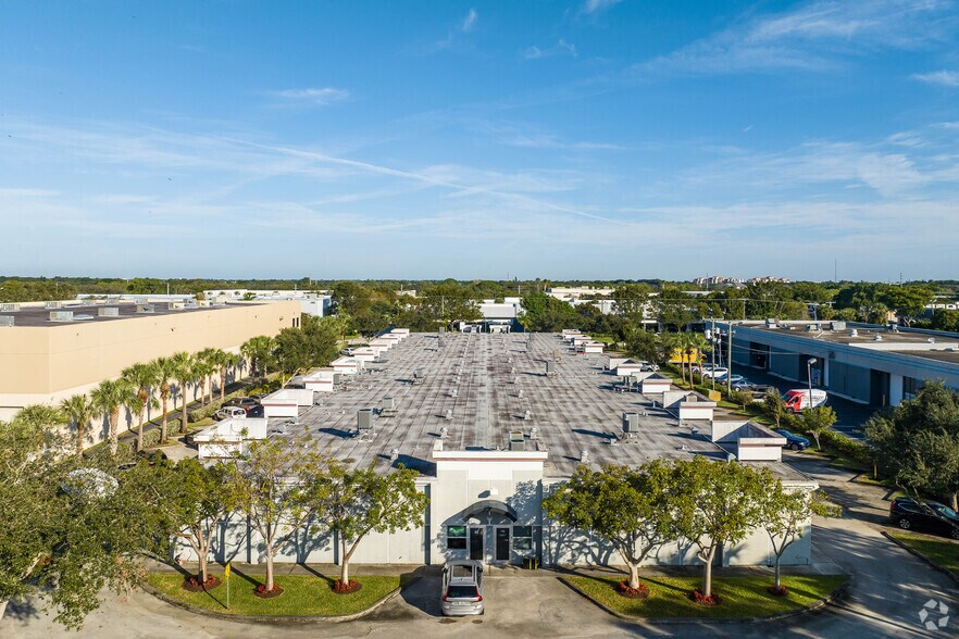 More Photos Of 1020 Holland Dr, Boca Raton Warehouse For Lease