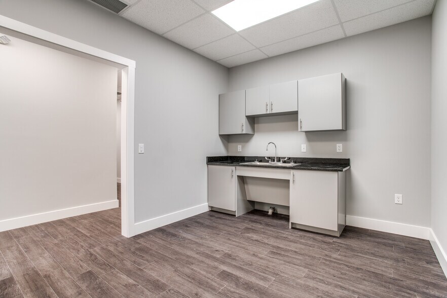 More Photos Of 2718 Virginia Cir, Denton Warehouse For Sale