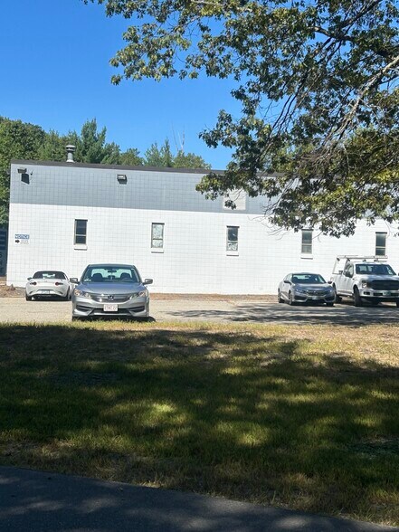More Photos Of 104 Perimeter Rd, Nashua Industrial For Sale