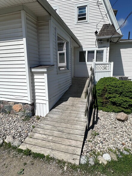 More Photos Of 661 S Main St, Bellefontaine Medical For Lease
