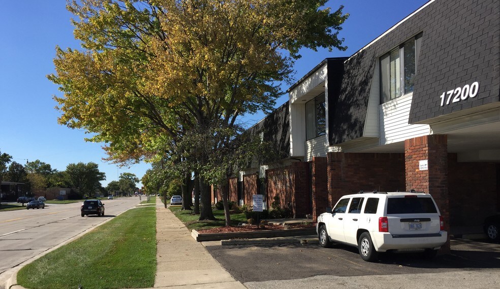 More Photos Of 17200 W 10 Mile Rd, Southfield Office For Lease