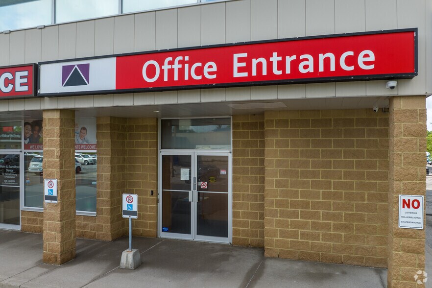 More Photos Of 28 Sandiford Dr, Whitchurch-Stouffville General Retail For Lease
