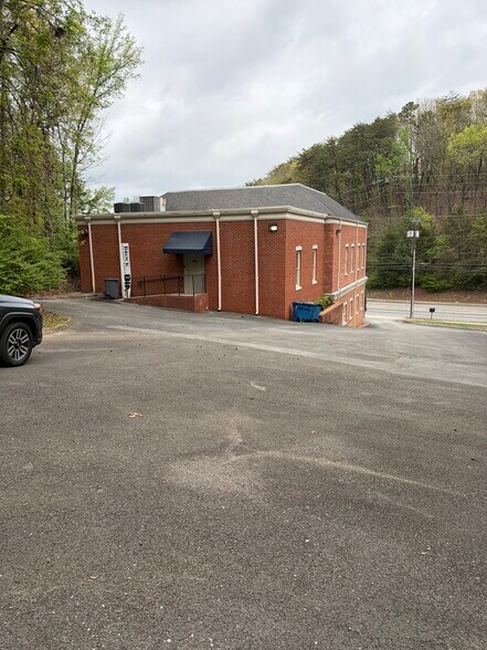 More Photos Of 823 Chickamauga Ave, Rossville Office For Lease