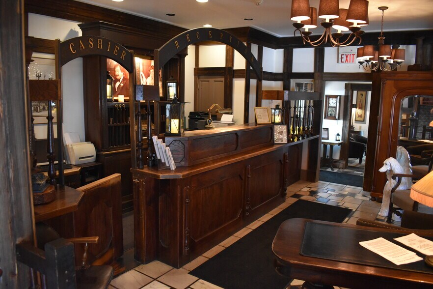 More Photos Of 35 E Garfield Rd, Aurora General Retail For Sale