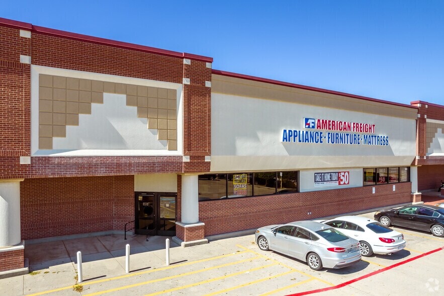 More Photos Of 101-121 N Greenville Ave, Allen Unknown For Lease