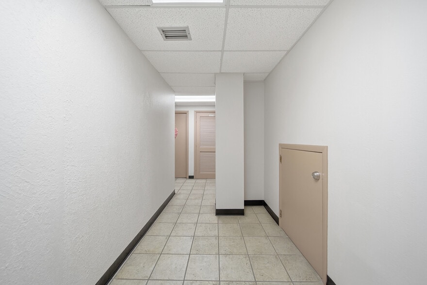 More Photos Of 104 E Fowler Ave, Tampa Office For Sale