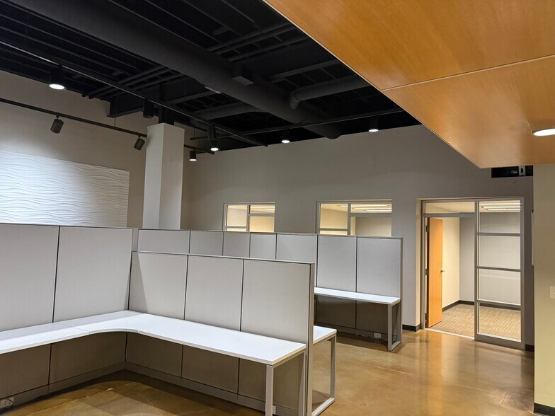 More Photos Of 333 S Jefferson St, Springfield Office For Lease