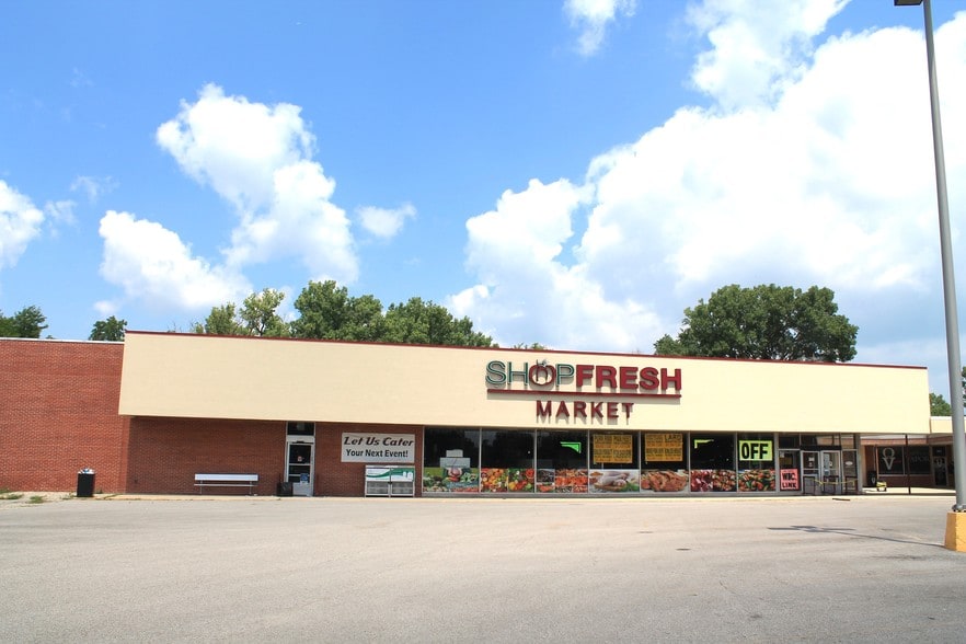 More Photos Of 321-331 N Irving Ave, Woodstock Unknown For Lease