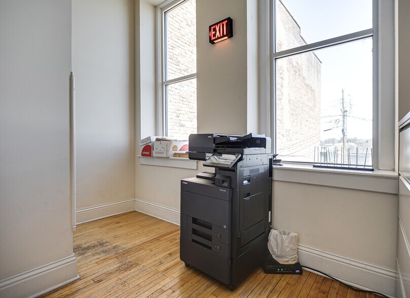 More Photos Of 809 S Main St, Columbia Office For Sale