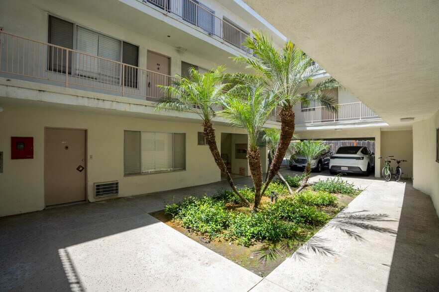 More Photos Of 1041 S Corning St, Los Angeles Apartments For Sale