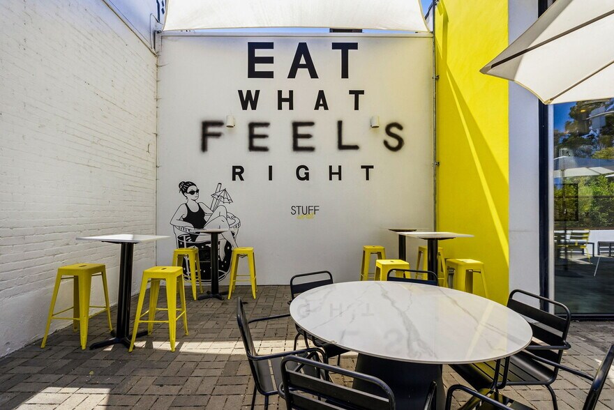More Photos Of 465 N Fairfax Ave, Los Angeles Fast Food For Lease