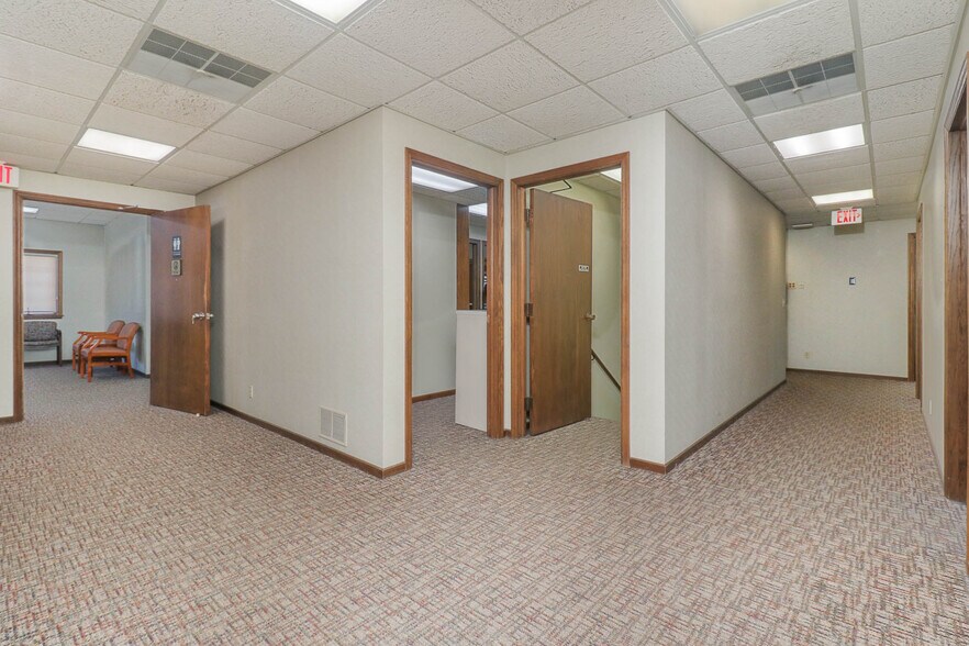 More Photos Of 725 S 14th St, Pekin Medical For Sale