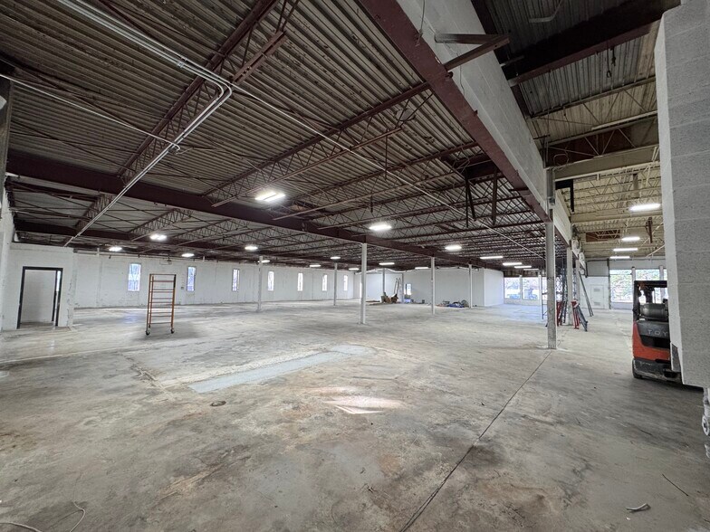More Photos Of 2230 Lithonia Industrial Blvd, Lithonia Research And Development For Sale