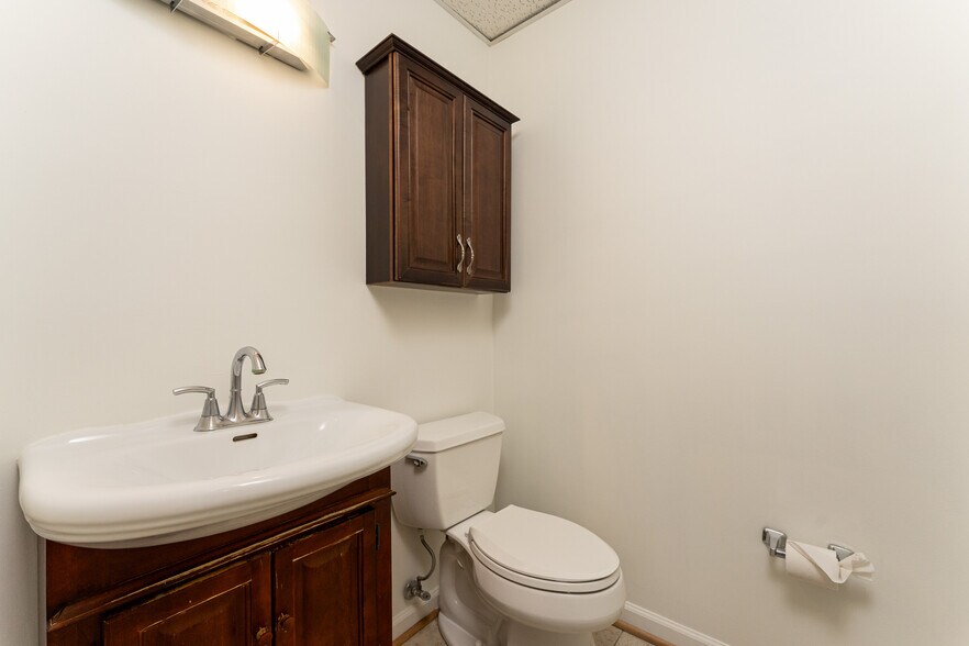 More Photos Of 10875 Main St, Fairfax Medical For Lease