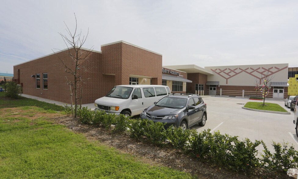 More Photos Of 4835 Highway 6, Missouri City Coworking Space