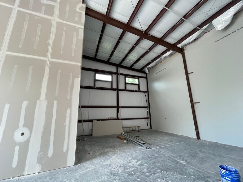 More Photos Of 32223 Tamina Rt, Magnolia Flex For Lease