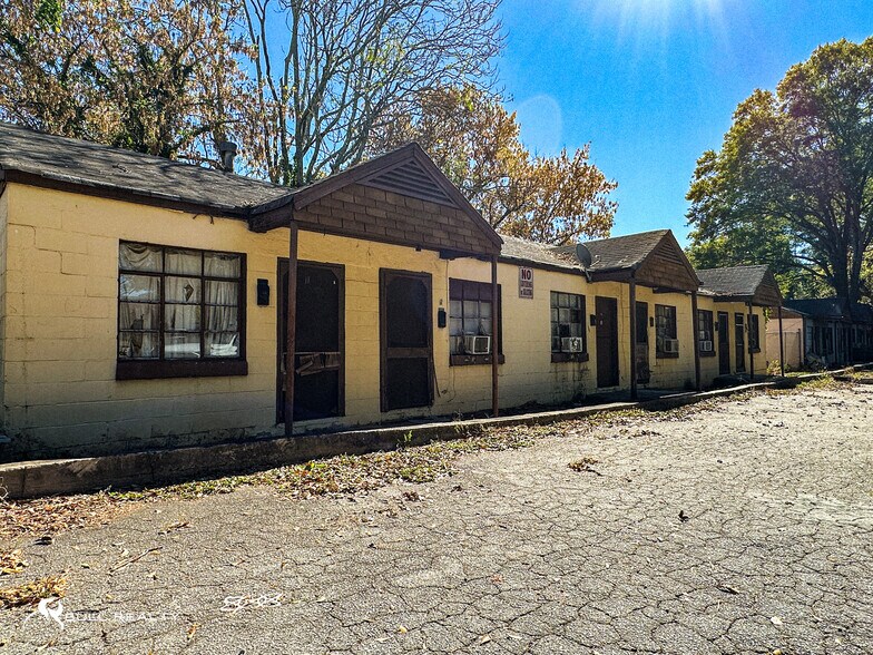 More Photos Of 566 SW University Ave, Atlanta Apartments For Sale