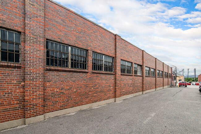 More Photos Of 150 Rio Grande Blvd, Denver Warehouse For Lease