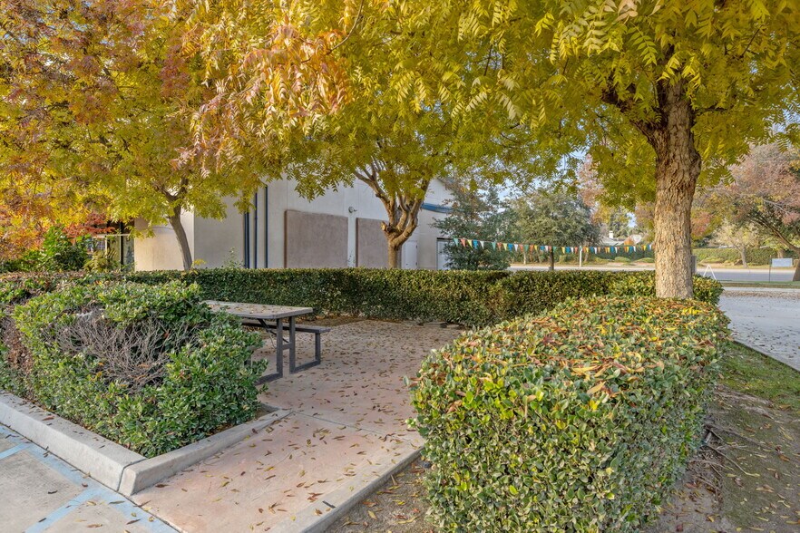 More Photos Of 1103 W Caldwell Ave, Visalia Freestanding For Sale