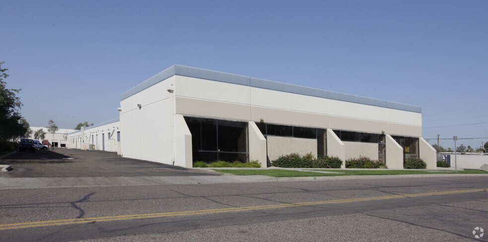 More Photos Of 3901-3911 W Van Buren St, Phoenix Warehouse For Lease