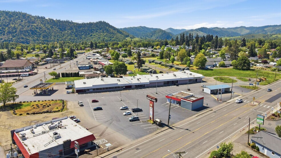 More Photos Of 122 NW Douglas blvd, Winston General Retail For Lease