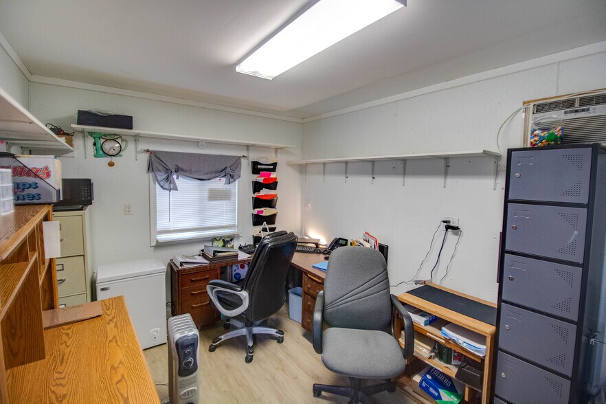 More Photos Of 711 S Central Ave, Roxana General Retail For Sale