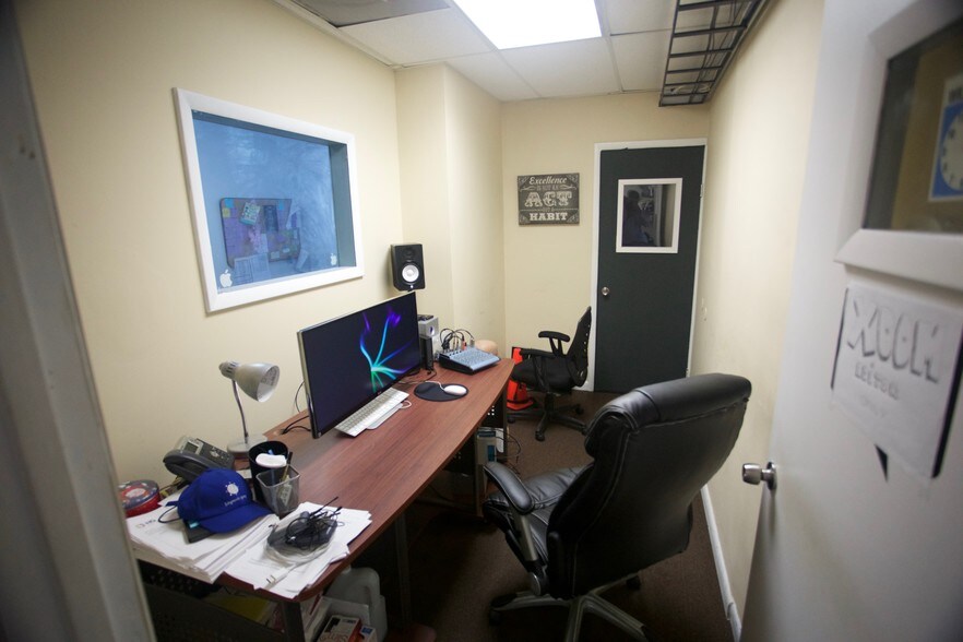 More Photos Of 7311-7323 NW 12th St, Miami Light Distribution For Sale