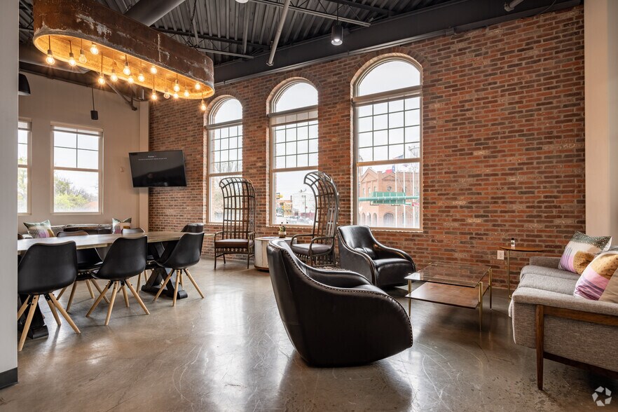 More Photos Of 129 S Main St, Grapevine Coworking Space