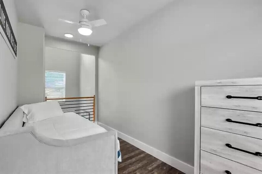 More Photos Of 4911 Alton Ave, Dallas Multifamily For Sale