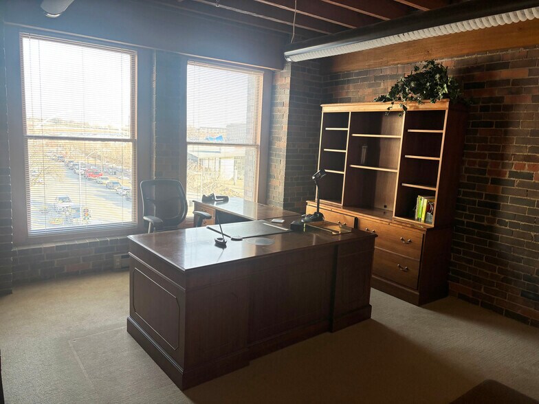 More Photos Of 100 Court Ave, Des Moines Office For Sale