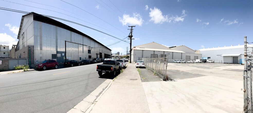 More Photos Of 938 Kohou St, Honolulu Warehouse For Lease