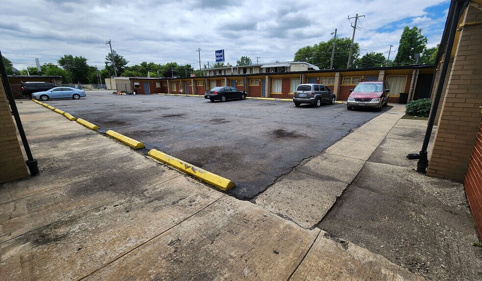 More Photos Of 22400 Plymouth Rd, Detroit Hotel For Sale