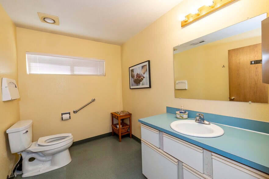 More Photos Of 104 Tremont Ave, Port Orchard Medical For Sale