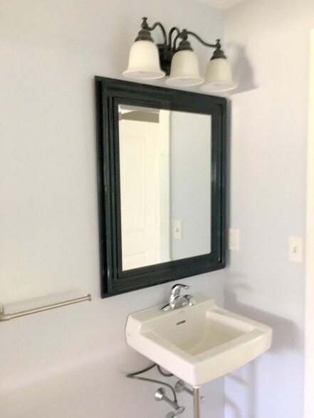 More Photos Of 1572 Saybrook Rd, Haddam General Retail For Sale