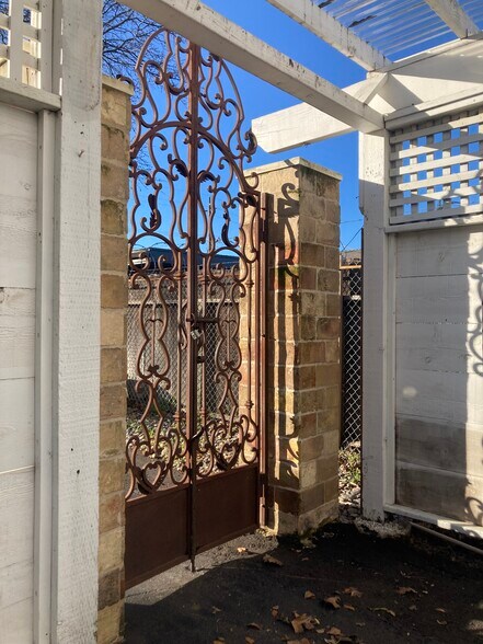 More Photos Of 870 Hartnell Ave, Redding Garden Center For Sale