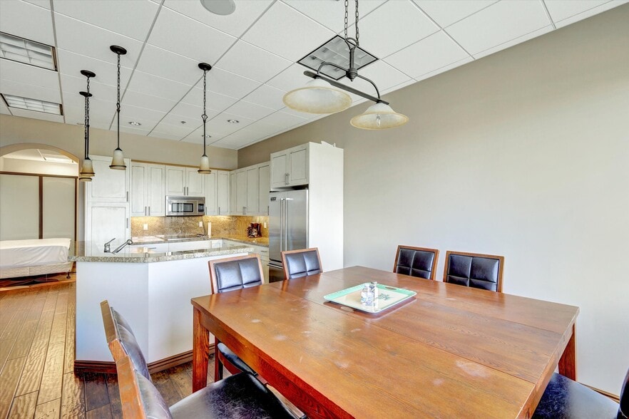 More Photos Of 250 S Pacific St, San Marcos Flex For Lease