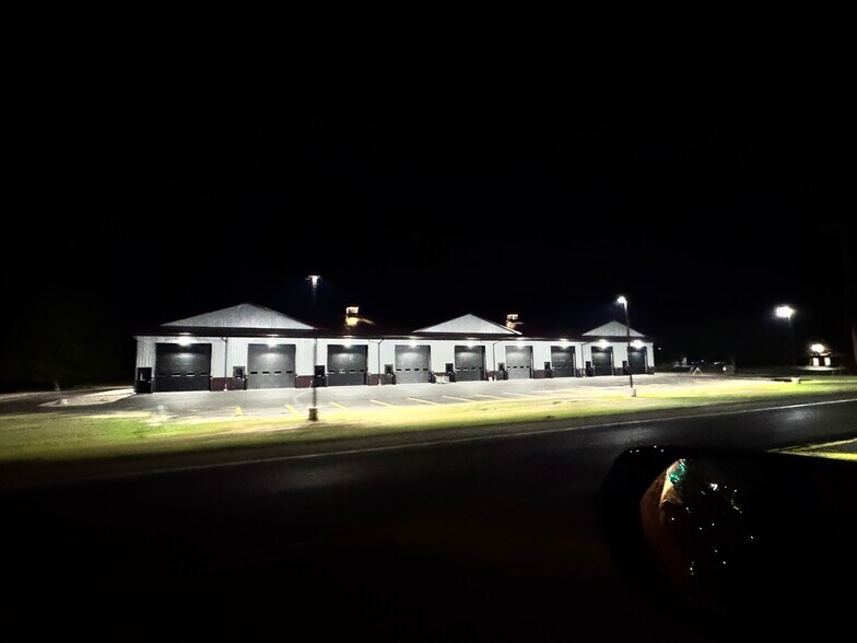 More Photos Of 10 Regency Oaks Blvd, Rochester Warehouse For Lease