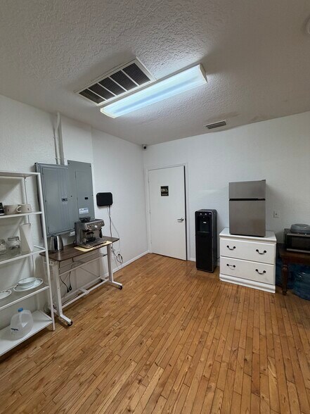 More Photos Of 840 19th St, Vero Beach Office For Lease