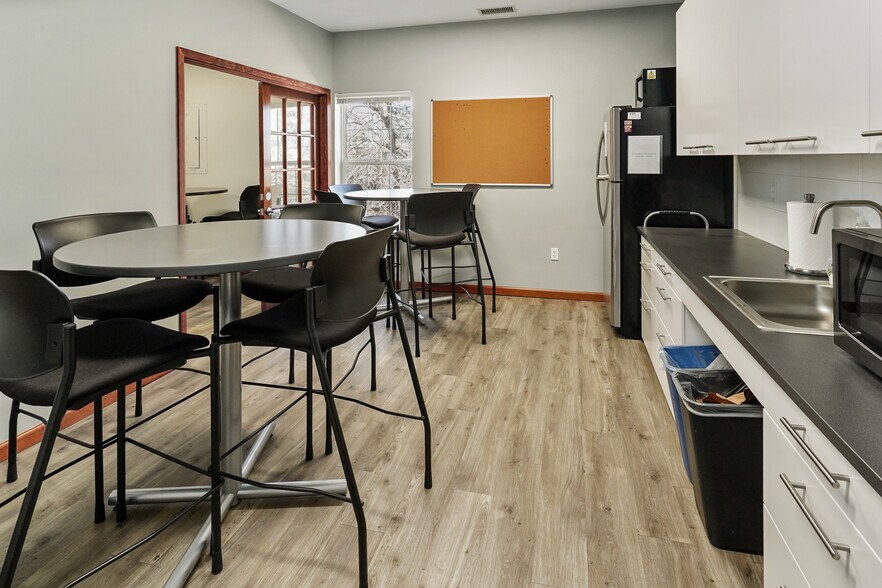 More Photos Of 750 Broad St, Shrewsbury Office For Lease