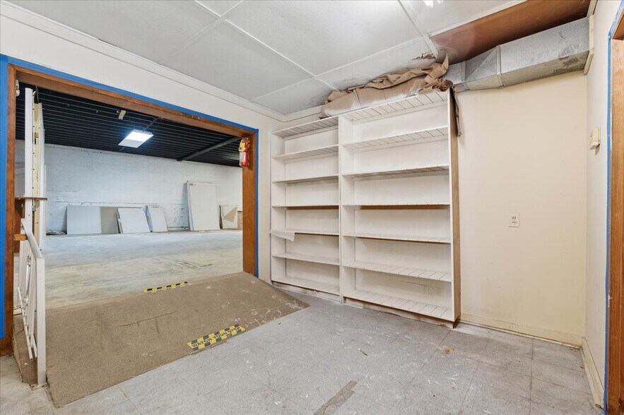 More Photos Of 778 Westover Dr, Danville Showroom For Sale