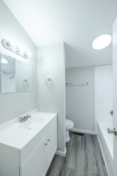 More Photos Of 961 Old Hickory Blvd, Jackson Apartments For Sale