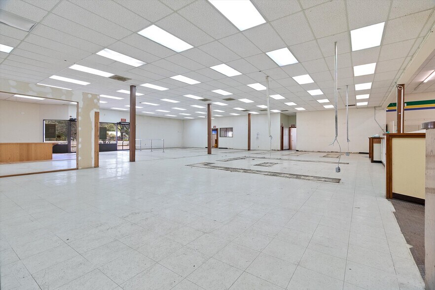 More Photos Of 6305 SW Highway 101, Lincoln City Warehouse For Sale