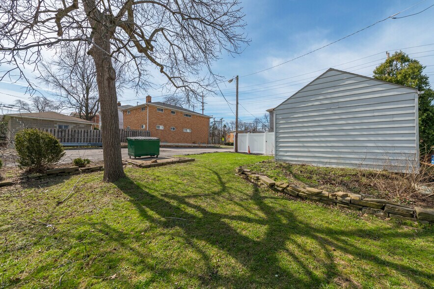 More Photos Of 5203 Turney Rd, Garfield Heights Bar For Sale