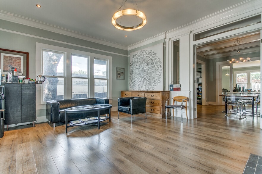 More Photos Of 105 Montclair Ave, San Antonio Medical For Sale